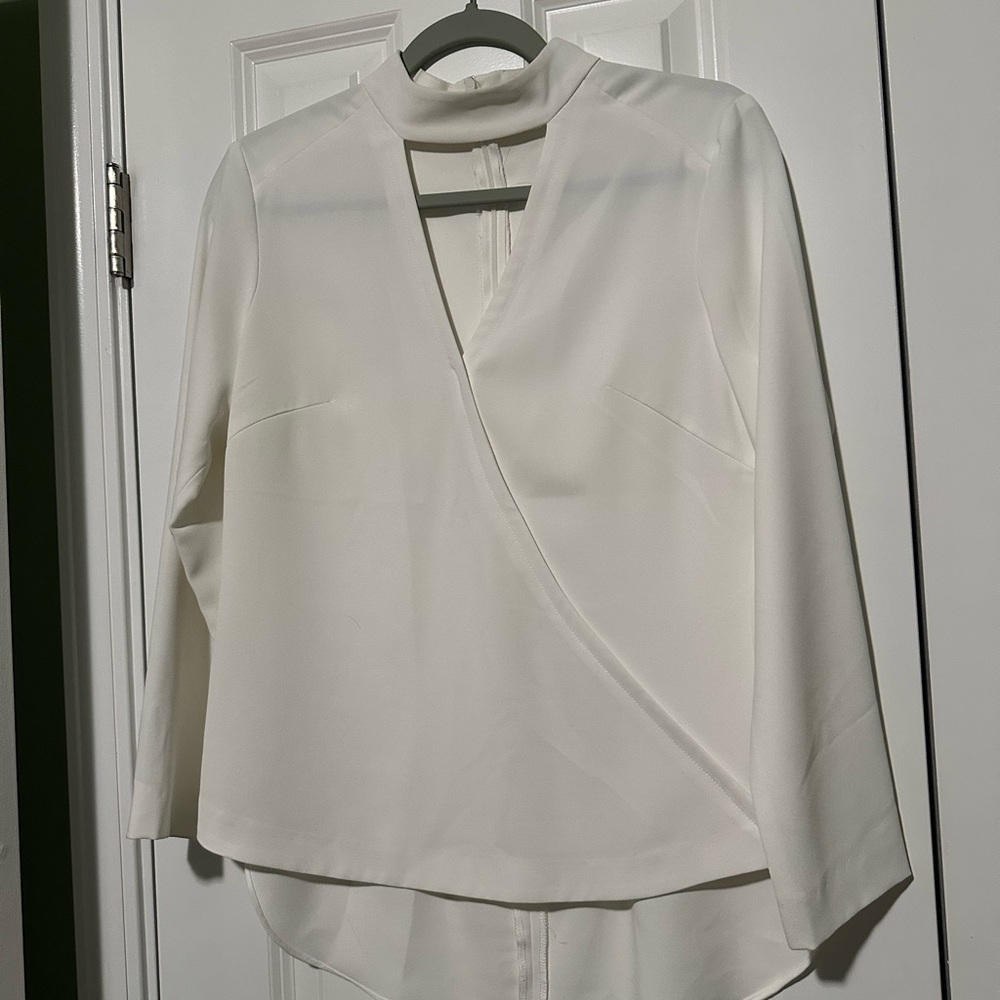Donna Degnan White Blouse with Keyhole Detail in size 6